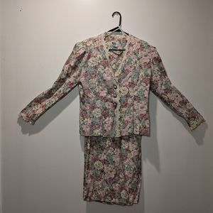 REO Originals Size 10 Floral Two Piece